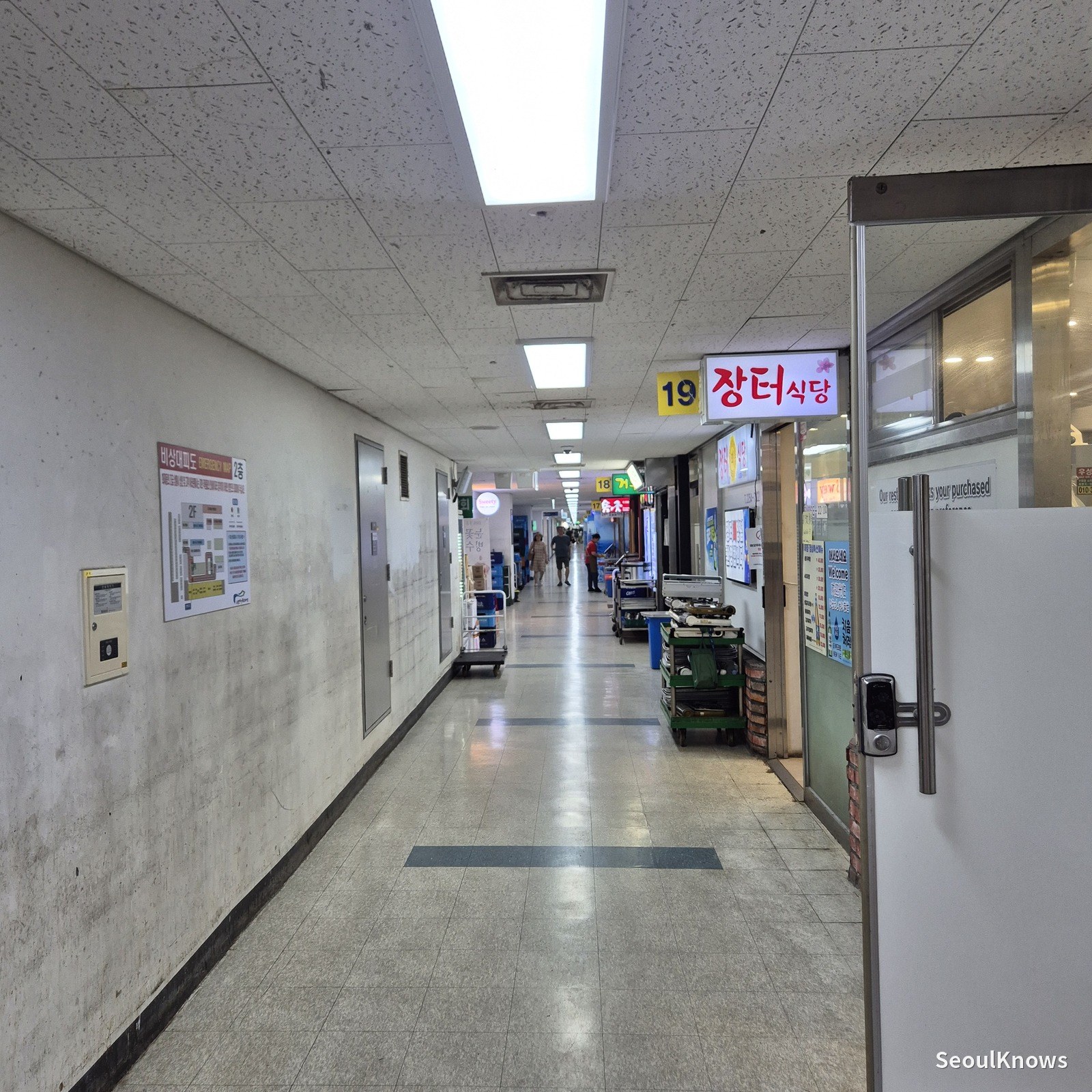 Restaurant corridor on the second floor of Noryangjin Fish Market