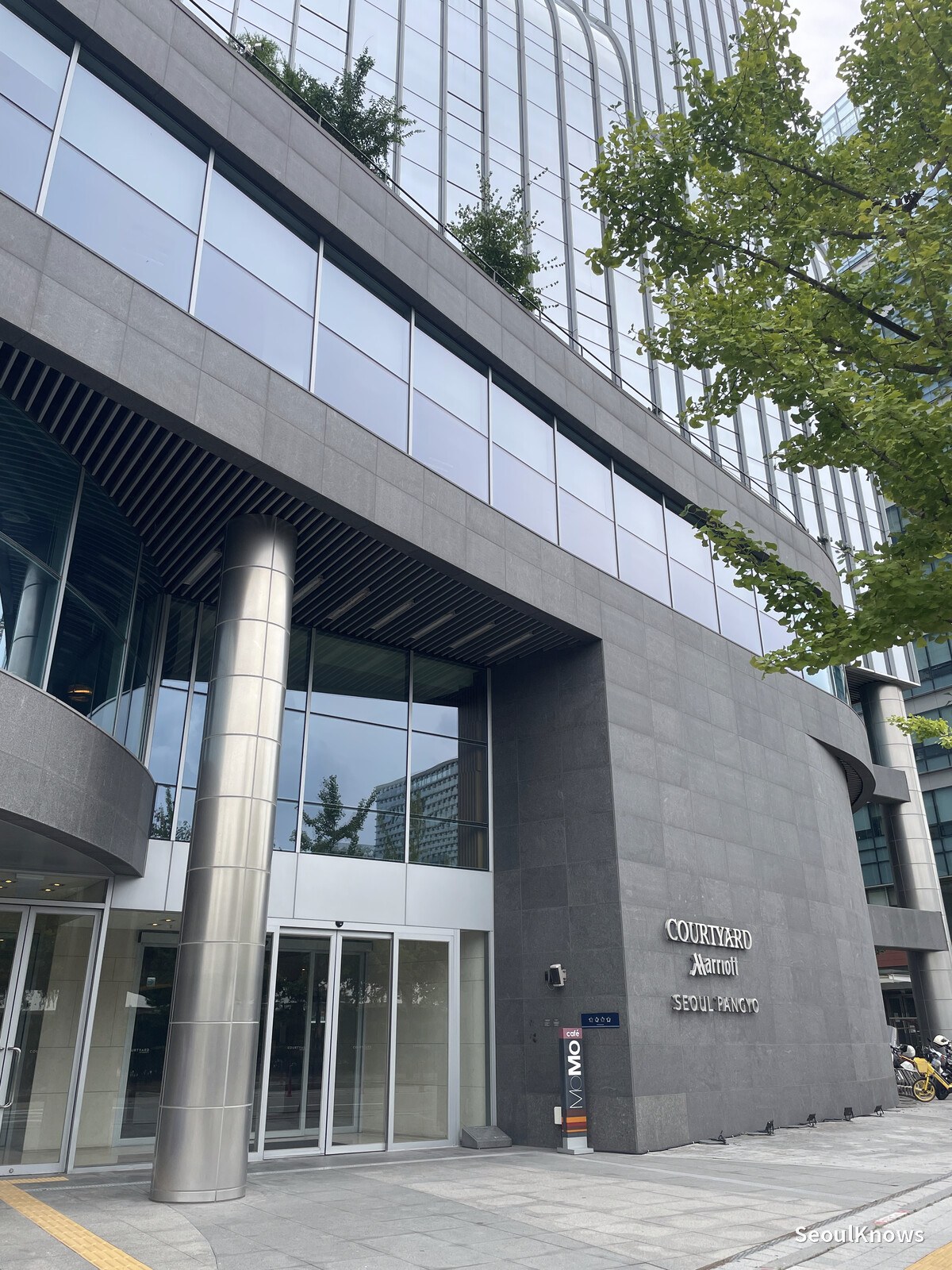 Entrance to Pangyo Mirae Asset Center, the building housing Courtyard by Marriott Seoul Pangyo
