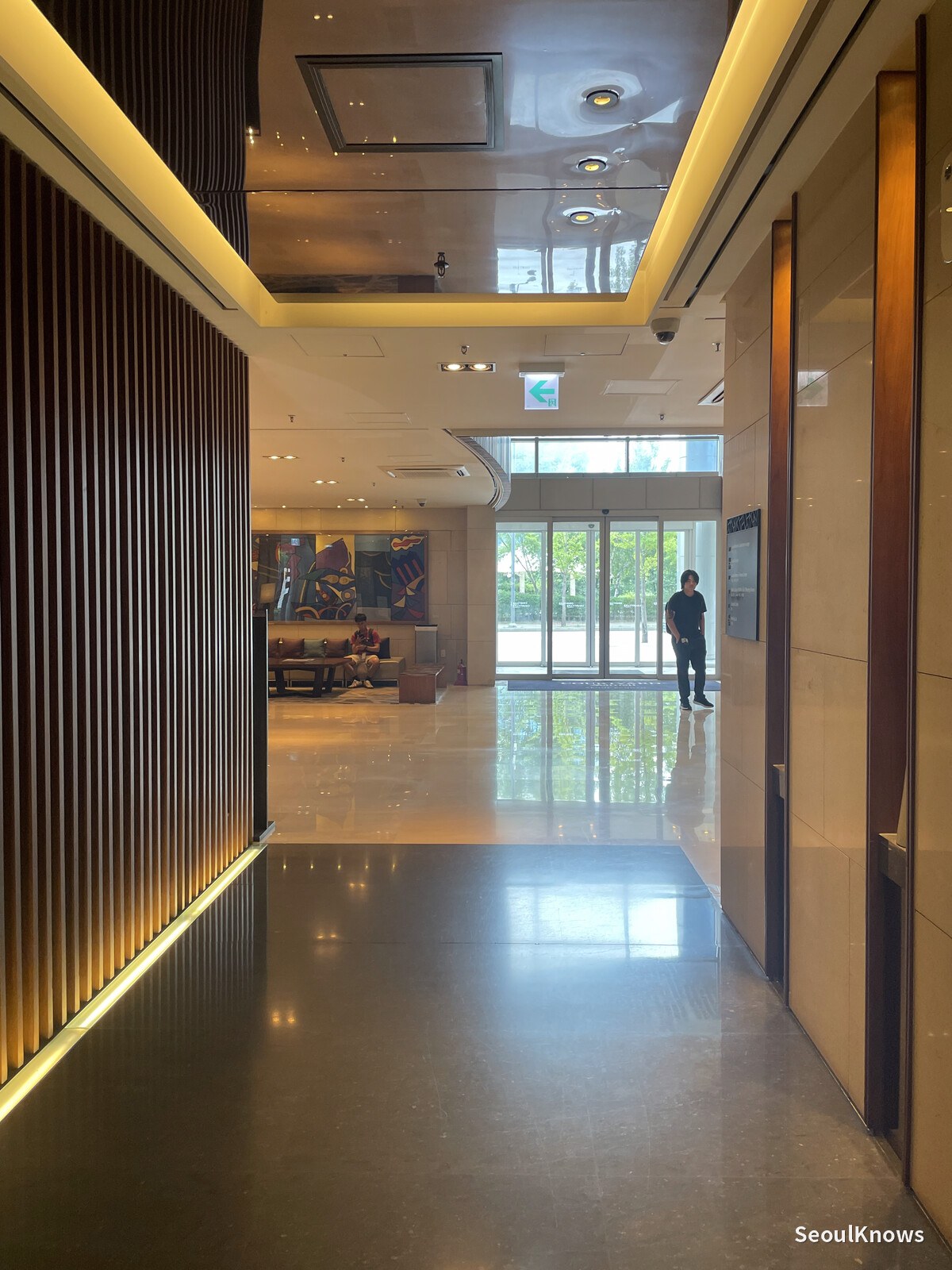 Front desk at Courtyard by Marriott Seoul Pangyo