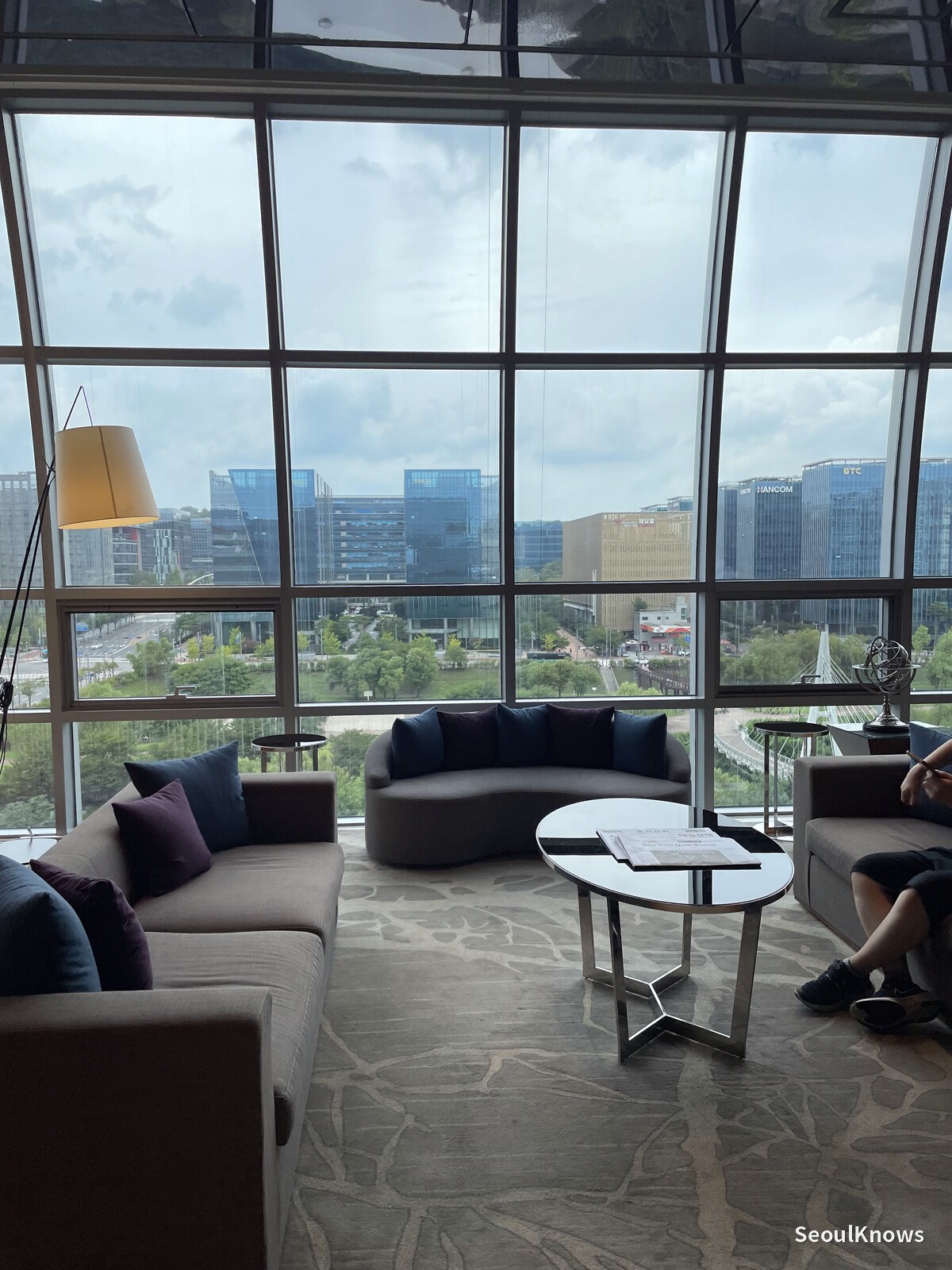 Lobby lounge seating at Courtyard by Marriott Seoul Pangyo
