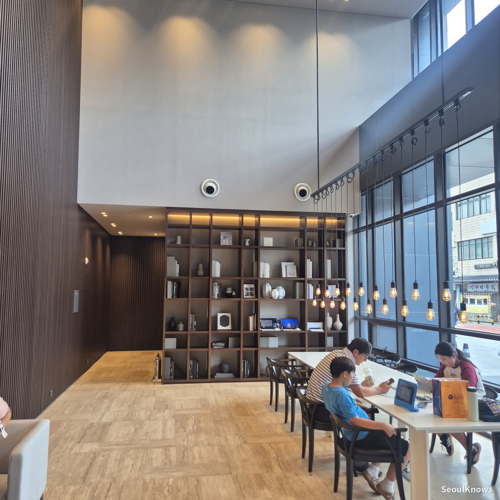 Shilla Stay Jeonju lobby library lounge