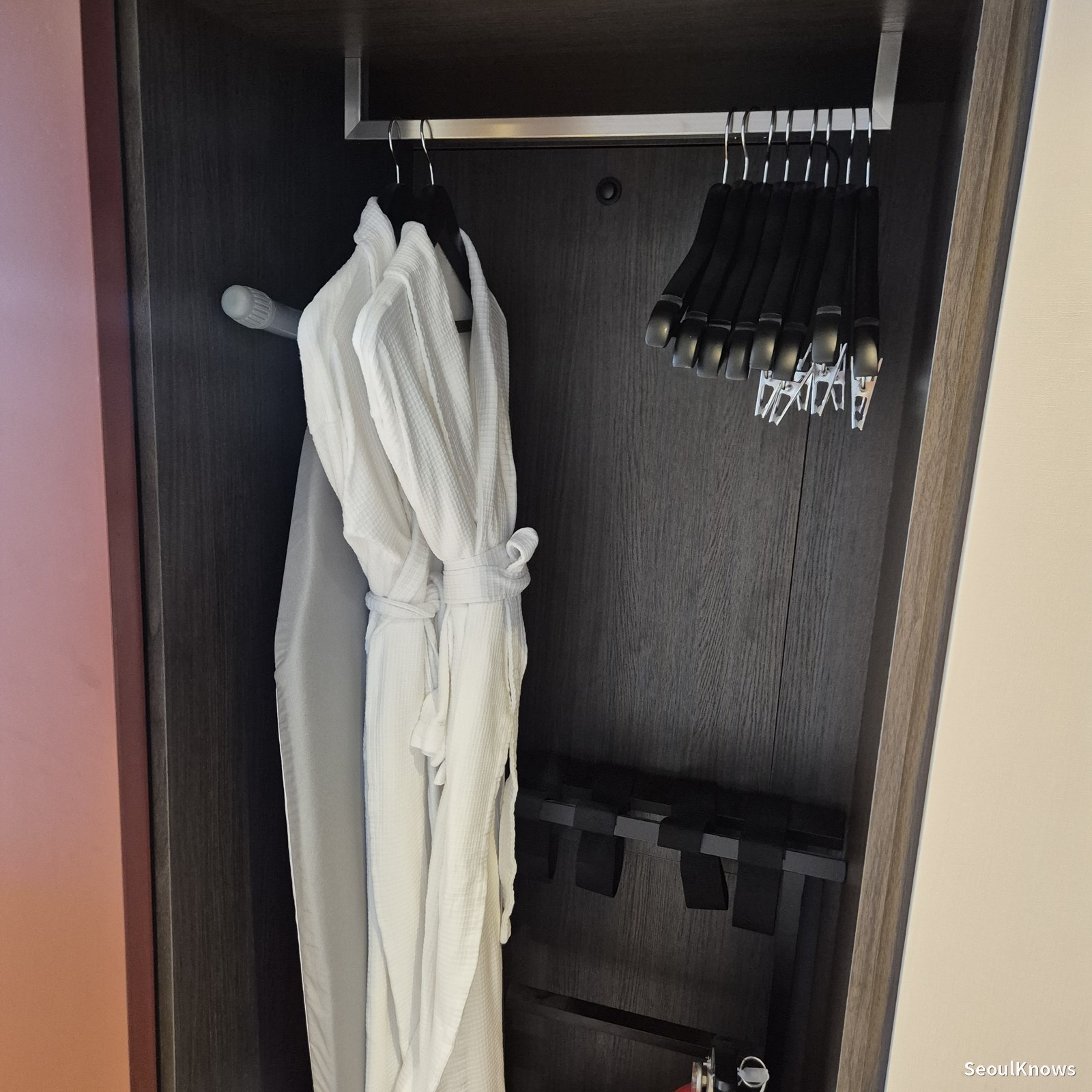 Shilla Stay Jeonju wardrobe and robe