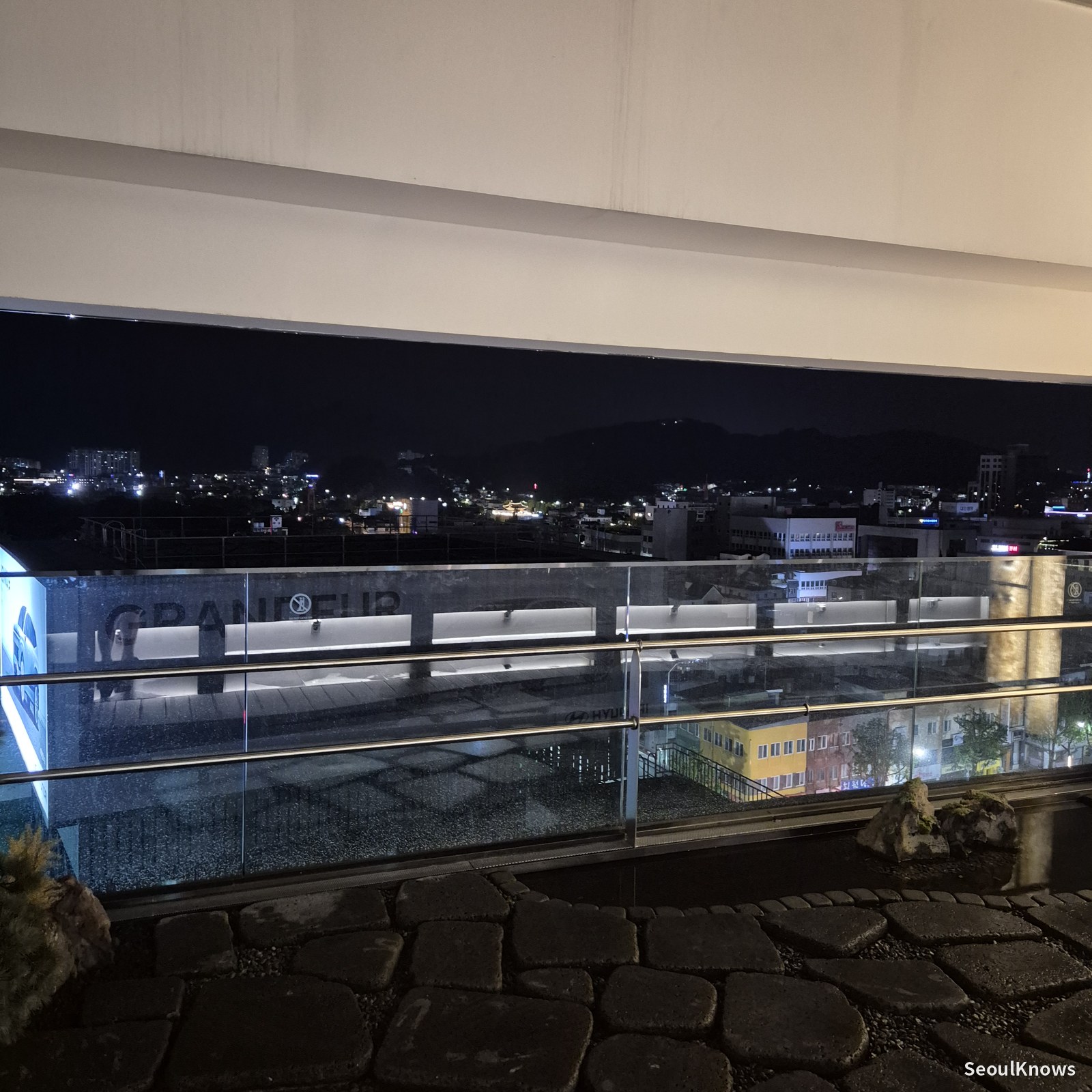 Shilla Stay Jeonju rooftop lounge city night view