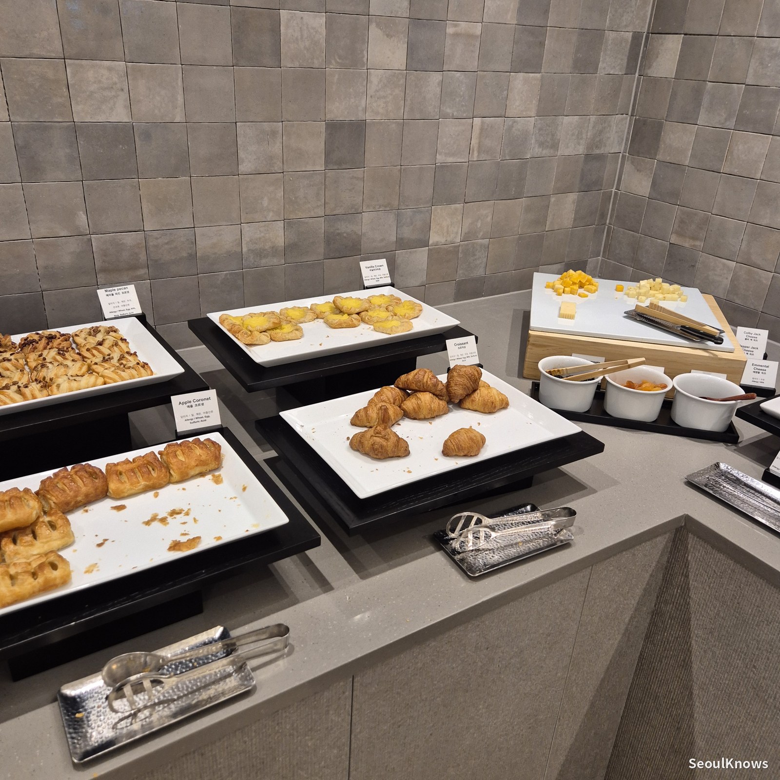 Shilla Stay Jeonju breakfast bakery corner