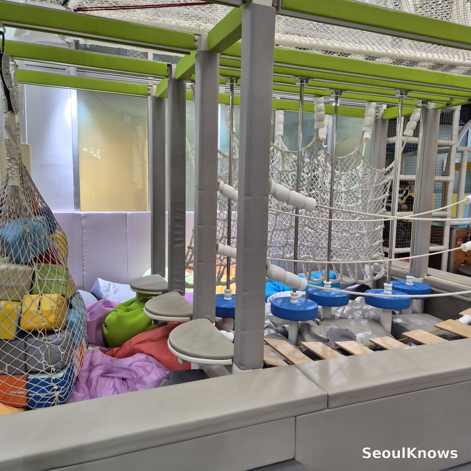 Upper level of the jungle gym structure at Dogok indoor playground