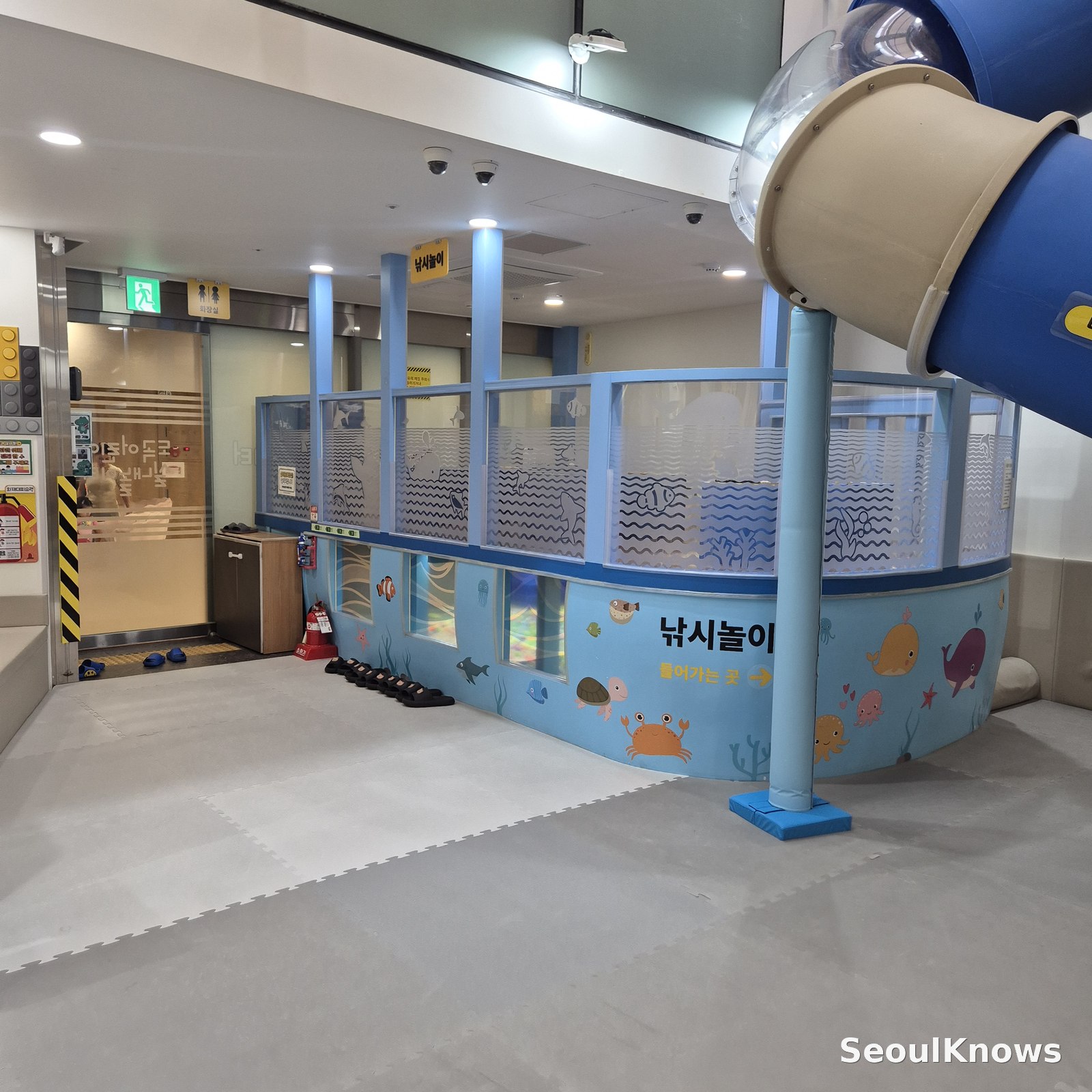 Magnetic fishing pond play area at Dogok indoor playground
