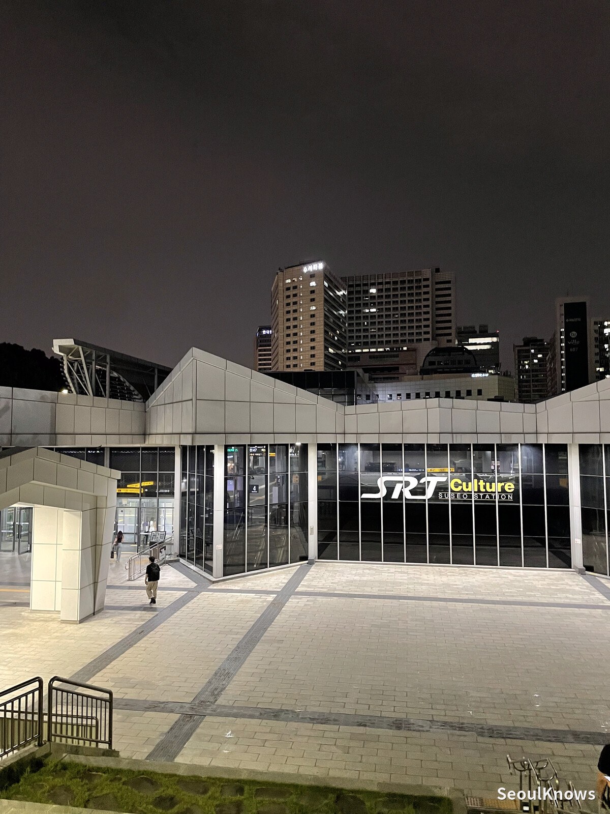 Suseo Station Guide (SRT): Booking in English, Hospital Shuttles & Luggage Lockers