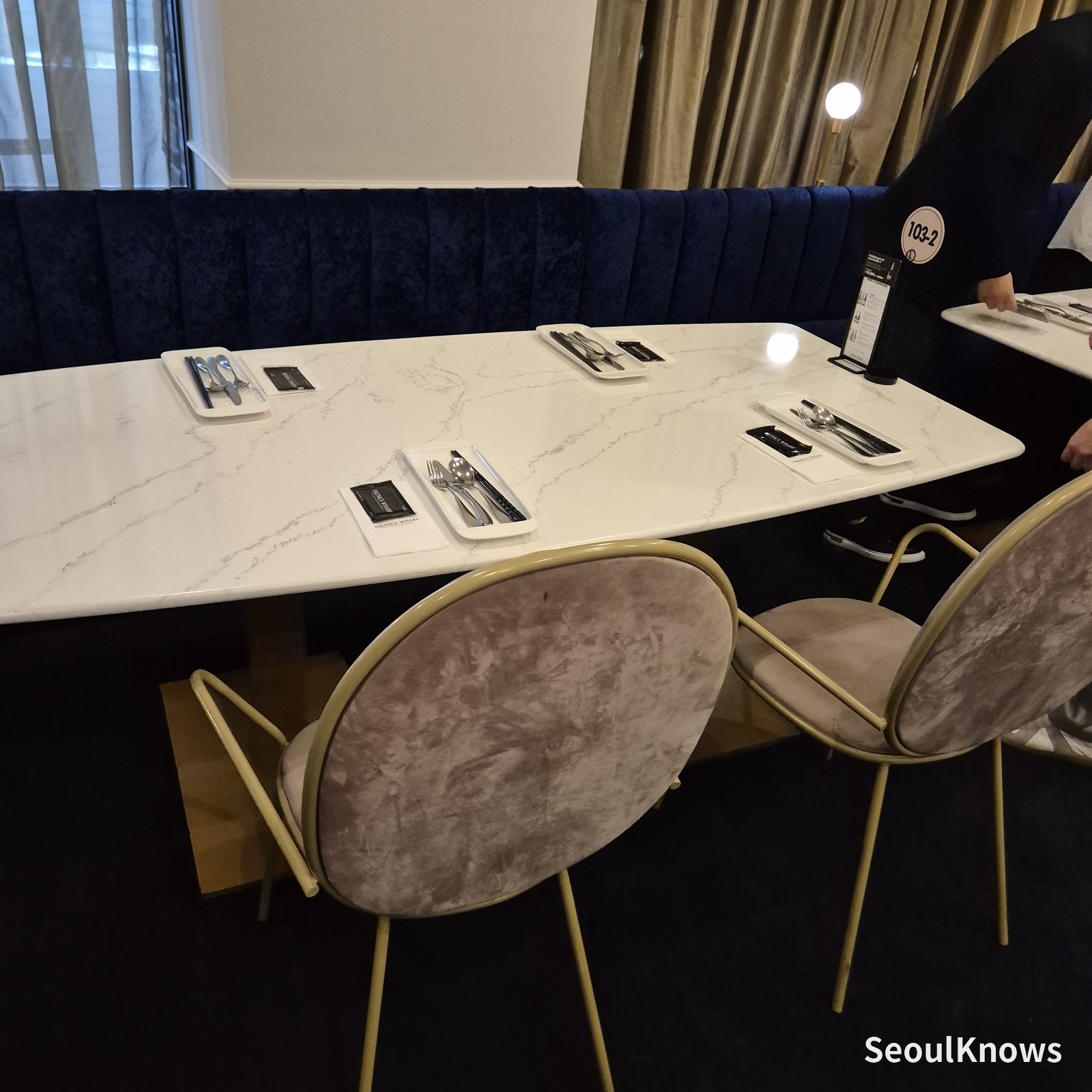 Marble table setting in a private room at Viking's Wharf COEX