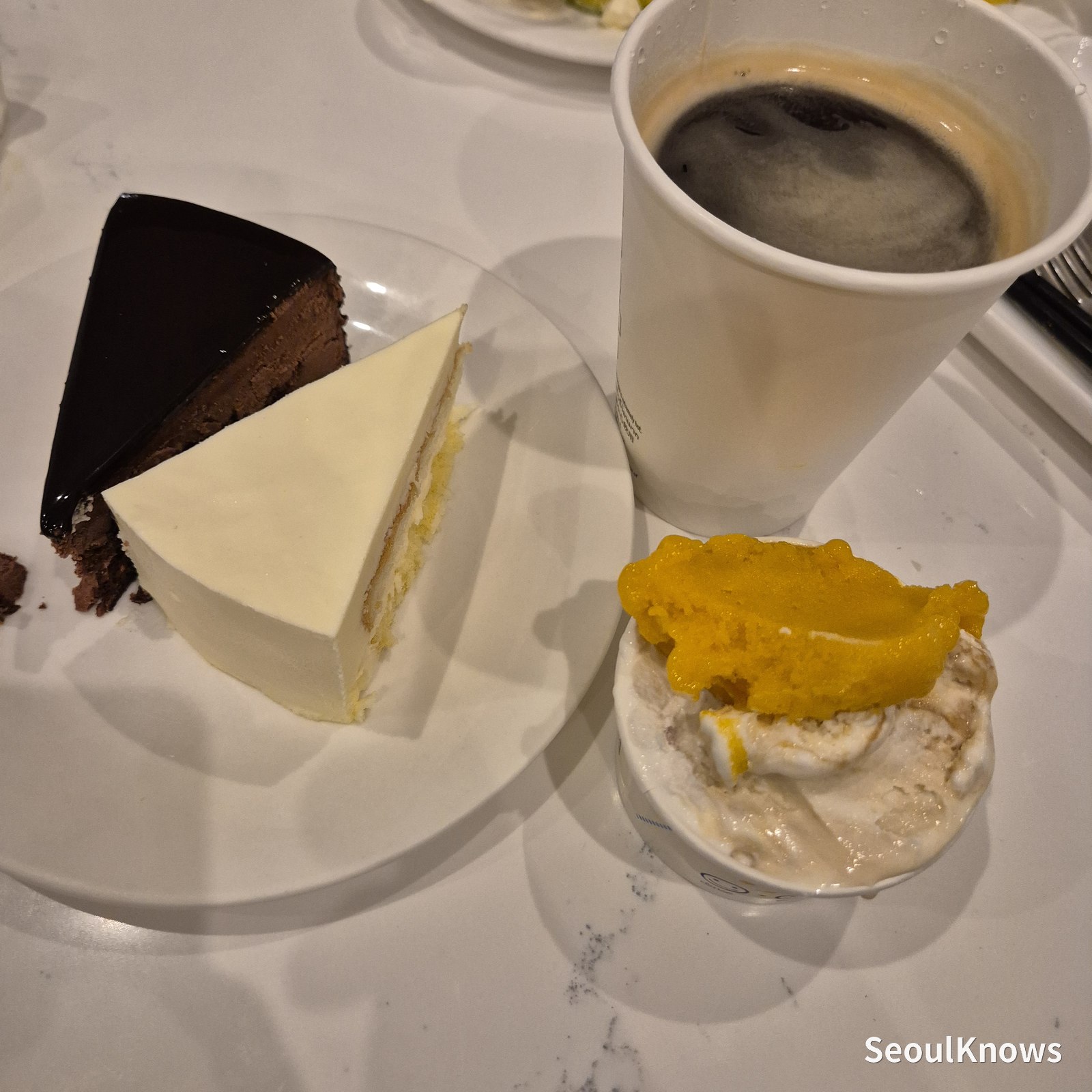 Cheesecake, chocolate cake and coffee at Viking's Wharf COEX