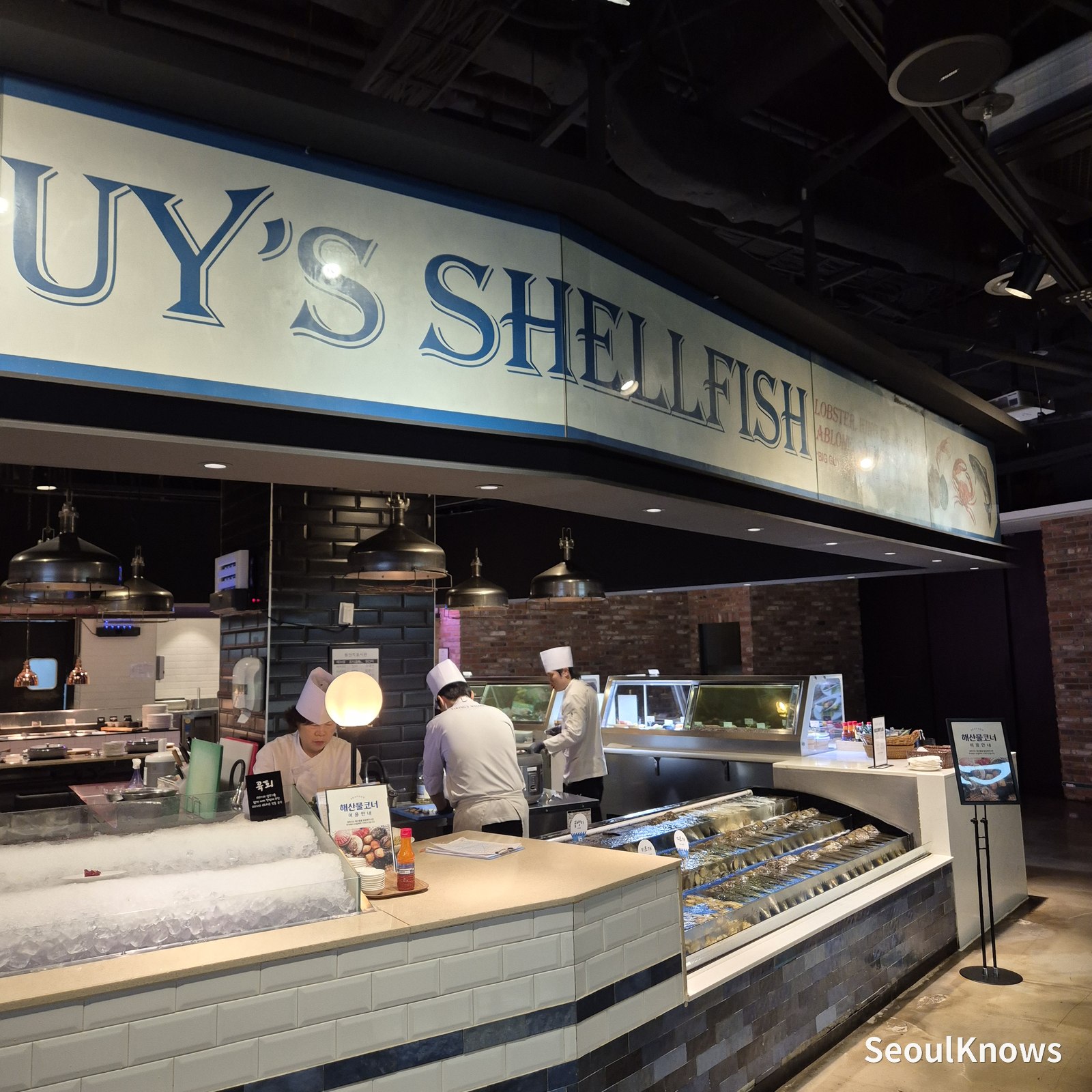 Guy's Shellfish raw bar counter at Viking's Wharf COEX