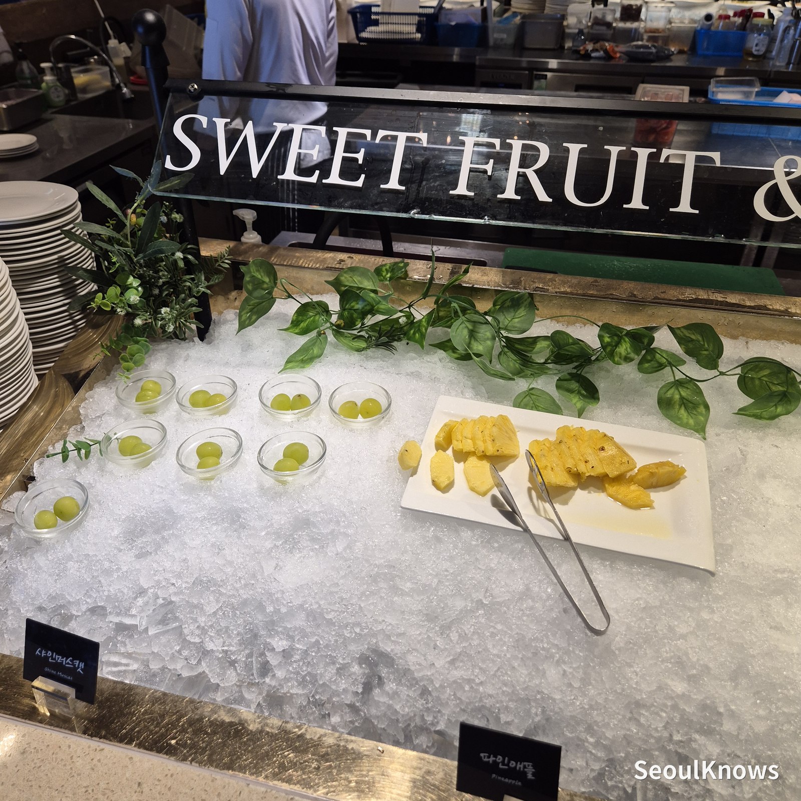 Sweet Fruit and Juice counter at Viking's Wharf COEX