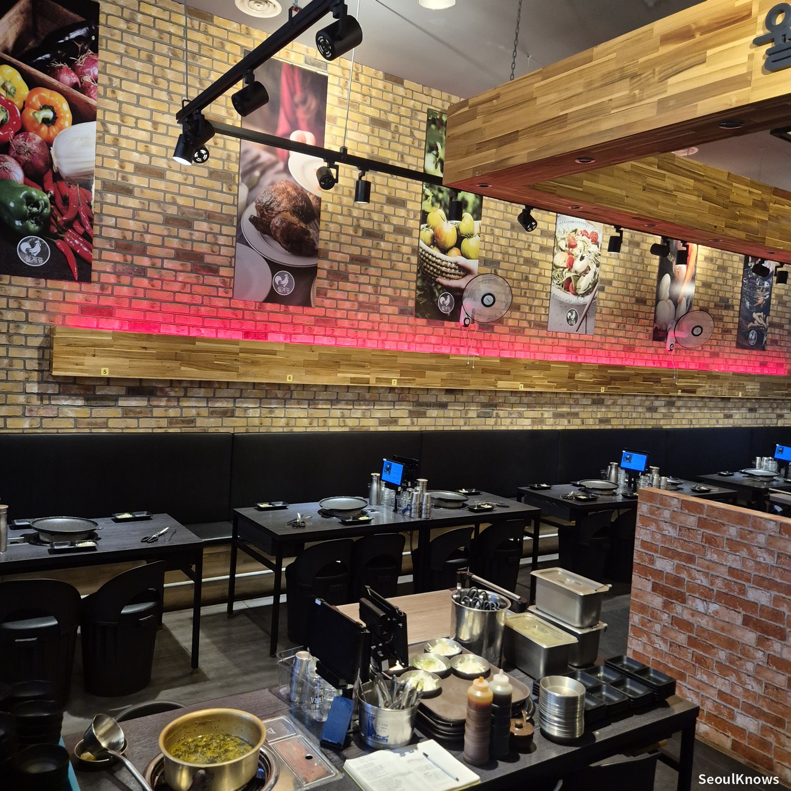 Clean spacious interior of Wolgyerang Seoul
