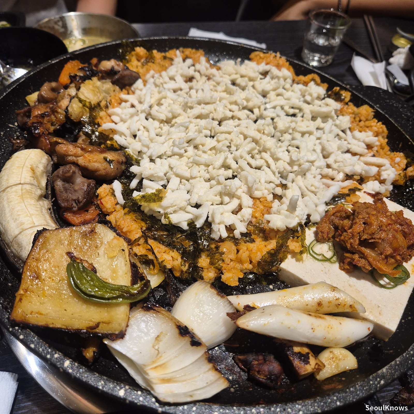 Cheese fried rice finale on the griddle at Wolgyerang Seoul