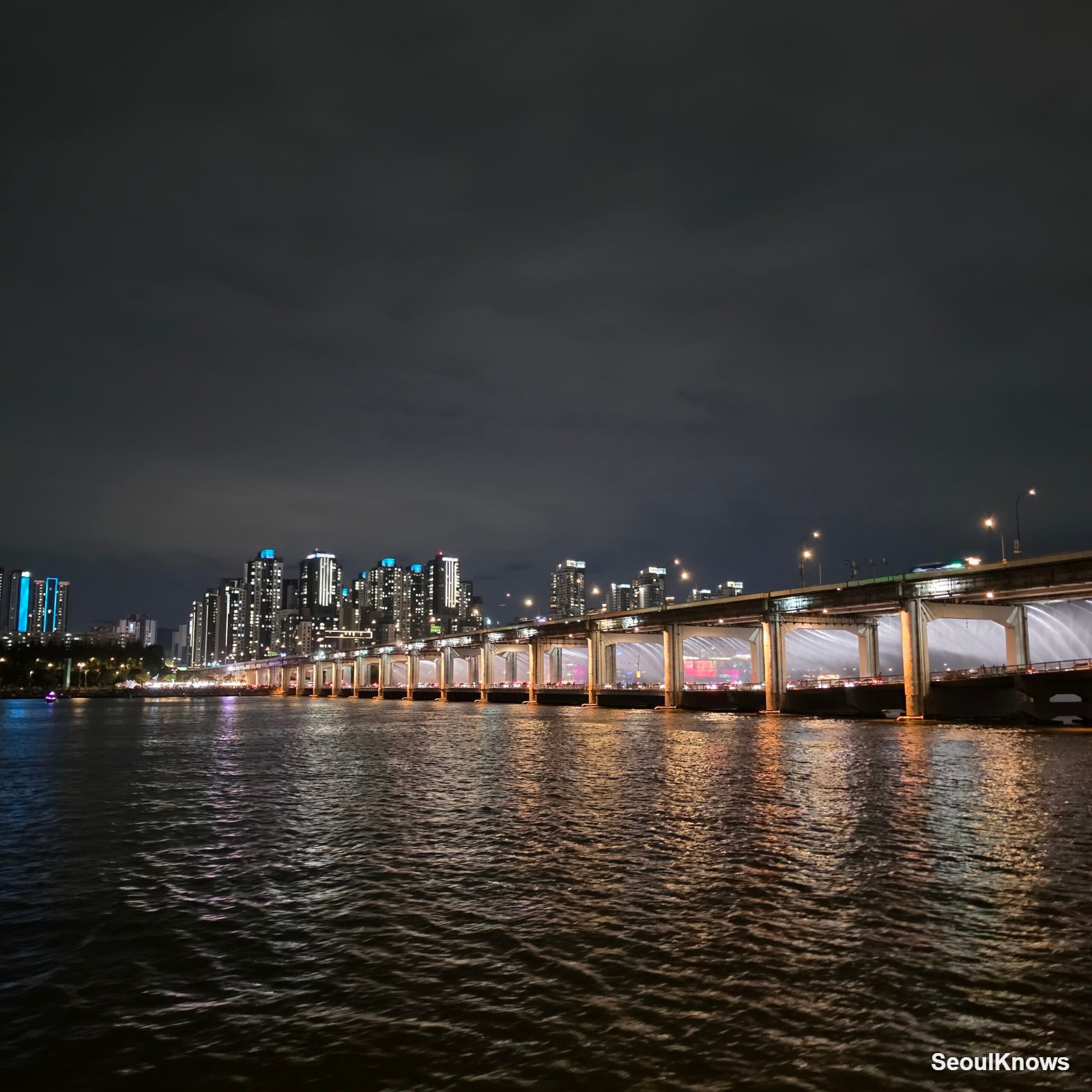 Hangang Bus vs Han River Cruise: Which One Should You Take? (I Changed My Mind)