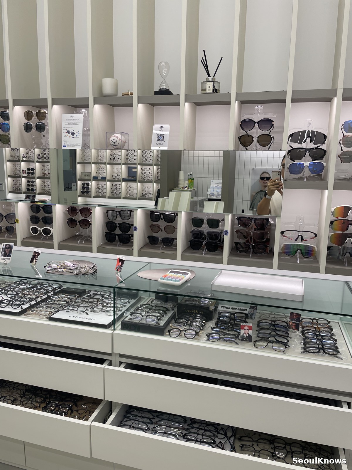 Eyeglass frame selection in Seoul