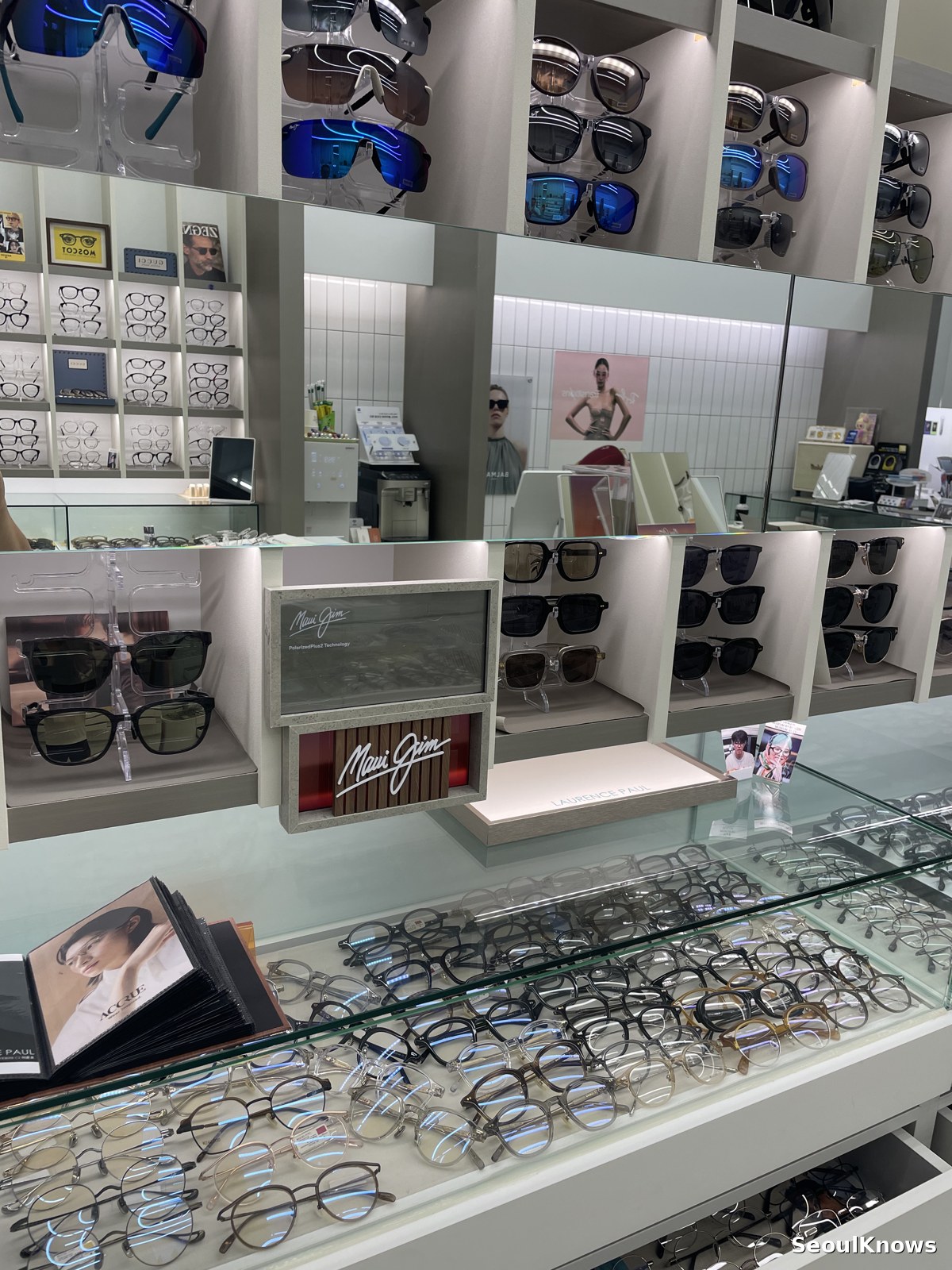Optical shop display shelves in Korea