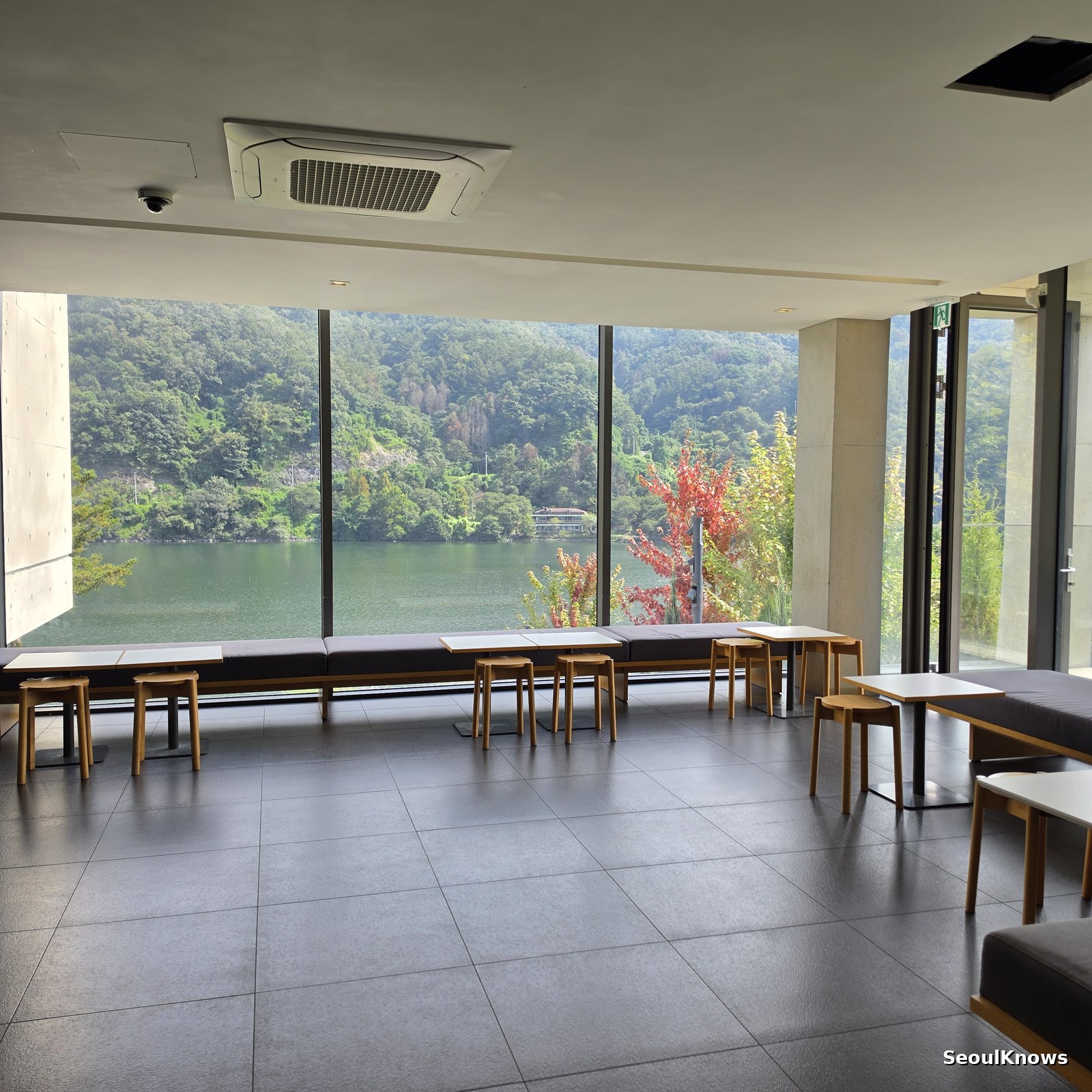Upstairs counter seating facing the river at Golden Tree Gapyeong