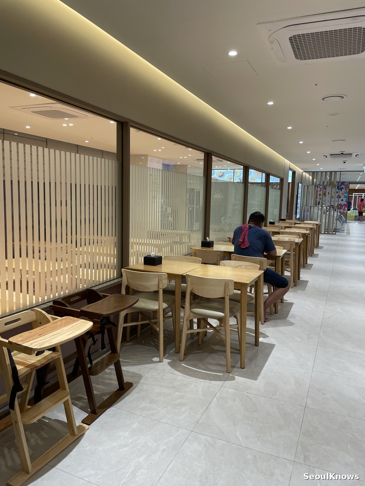 Restaurant seating inside a Korean jjimjilbang