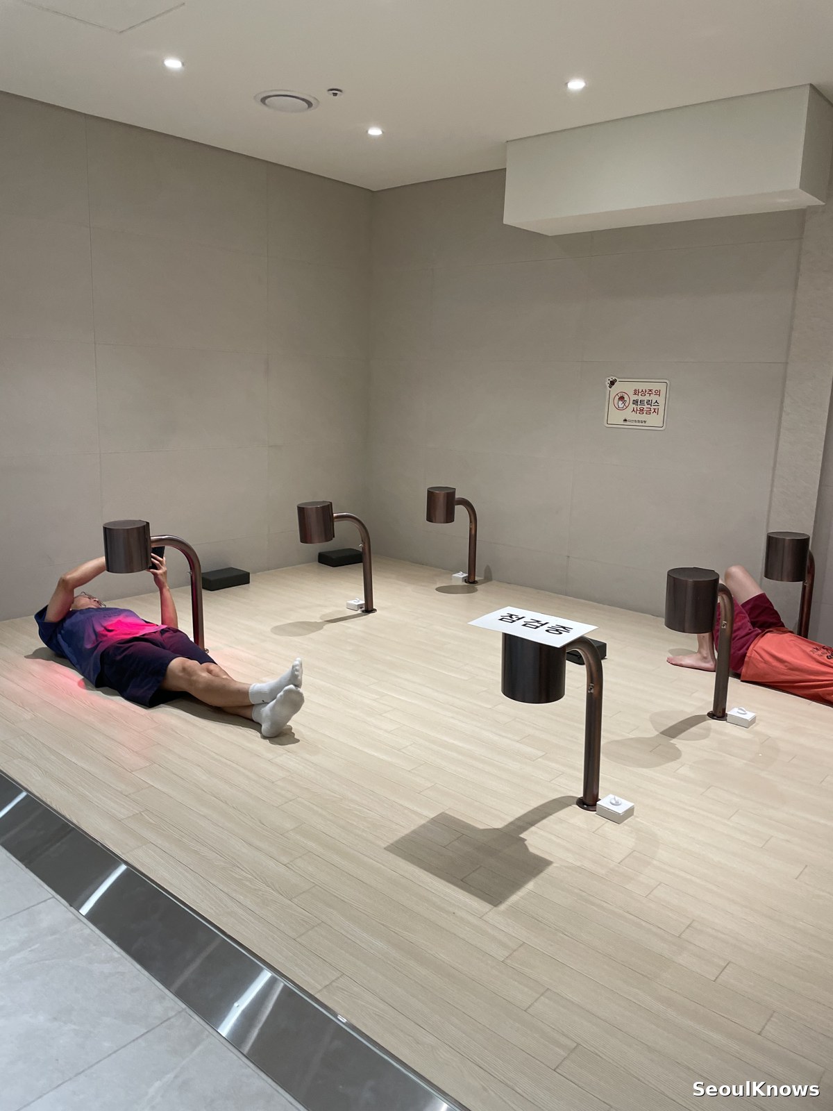 Heated floor rest area in a jjimjilbang