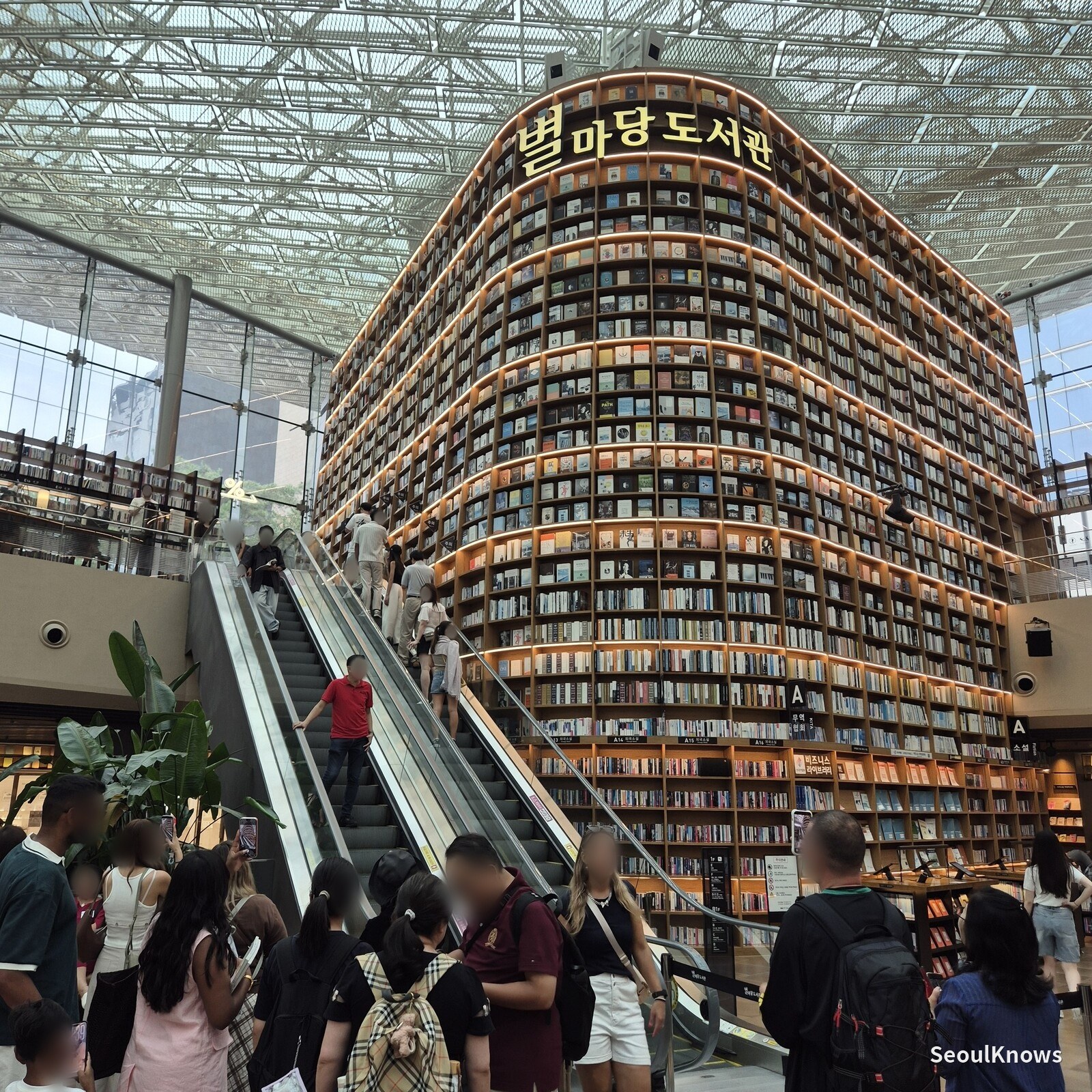 Starfield Library COEX Guide (2026): Hours, Free Entry, the Photo Spot and the Fake Books