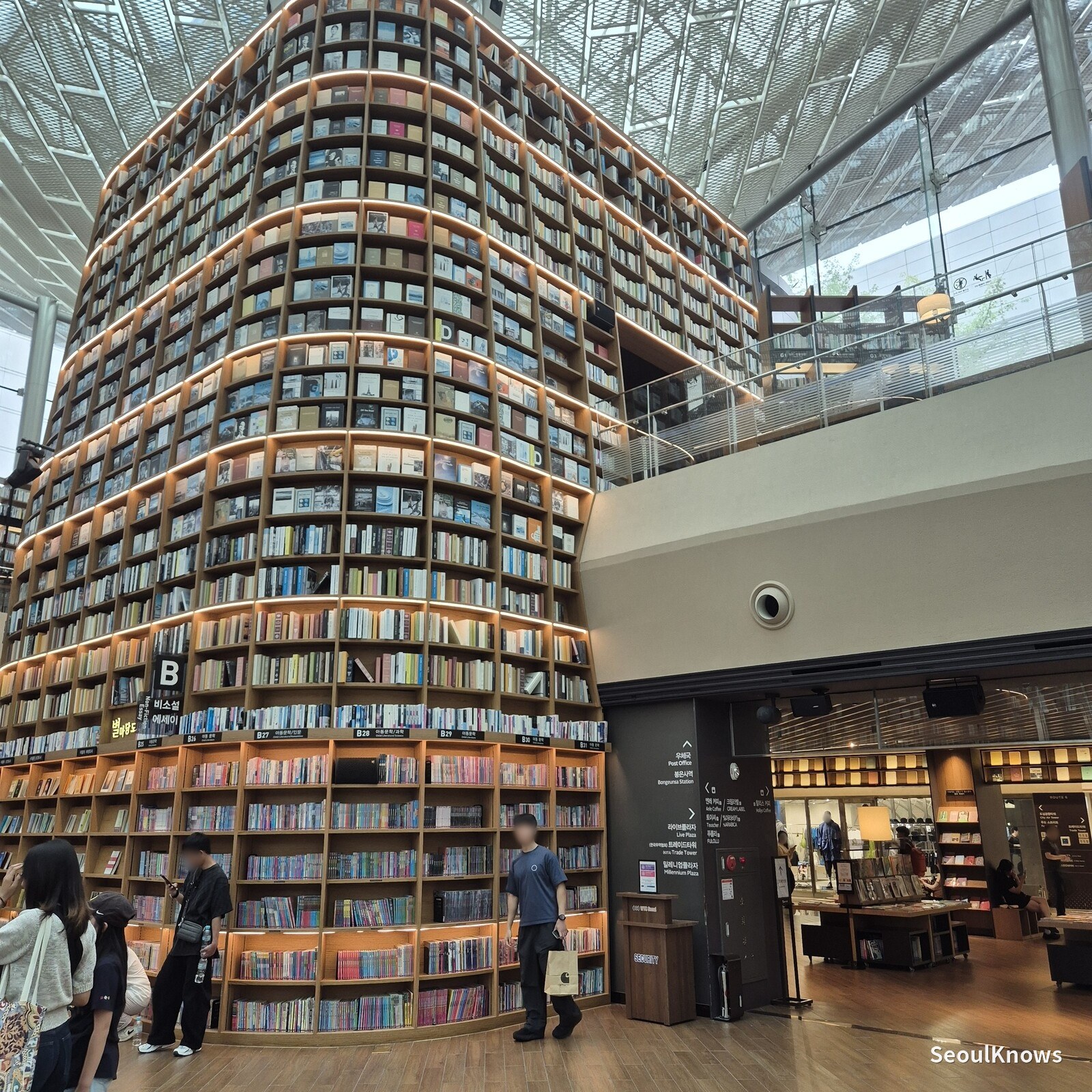 Lower shelves and shop fronts at Starfield Library COEX