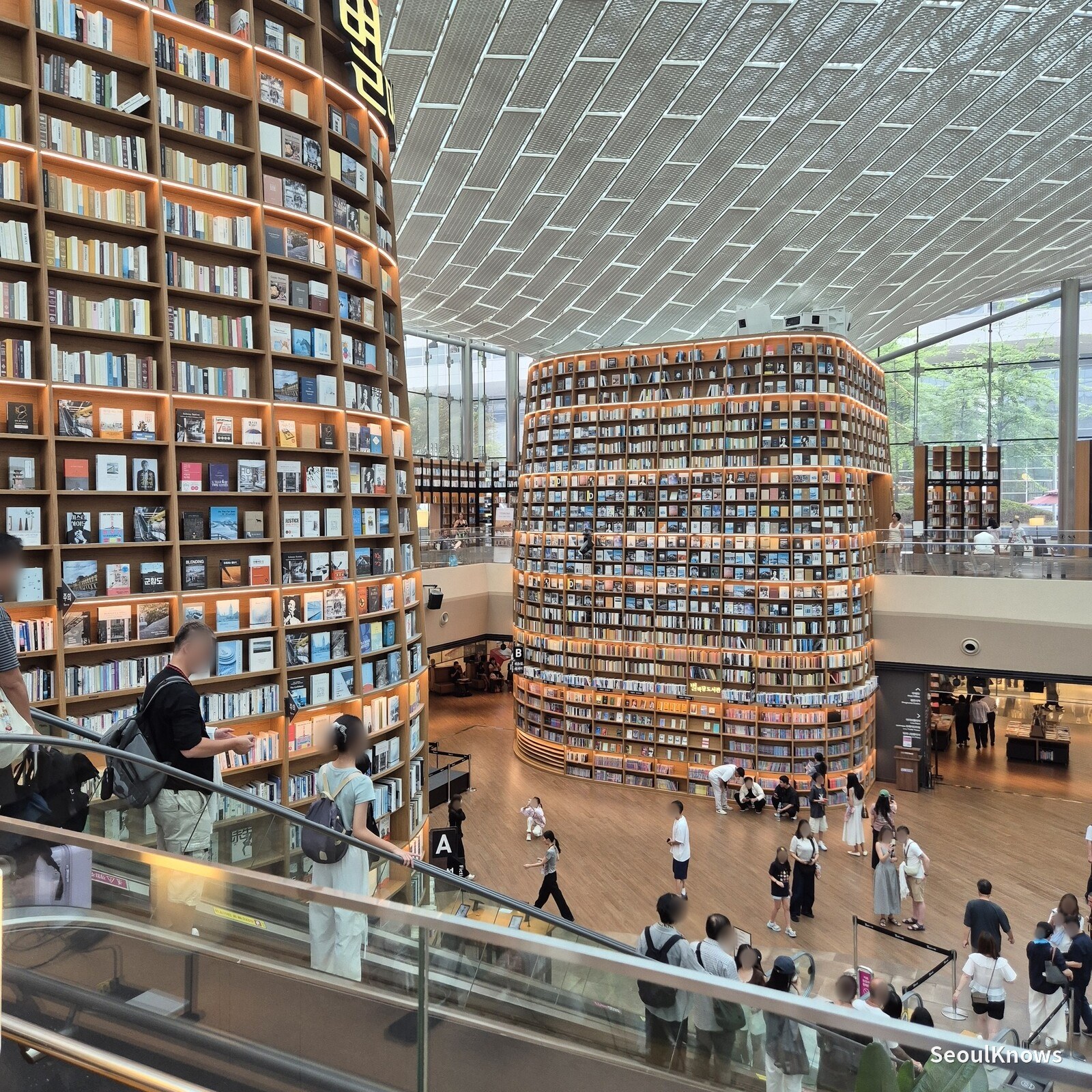 Three 13 metre shelf towers at Starfield Library COEX under the glass roof