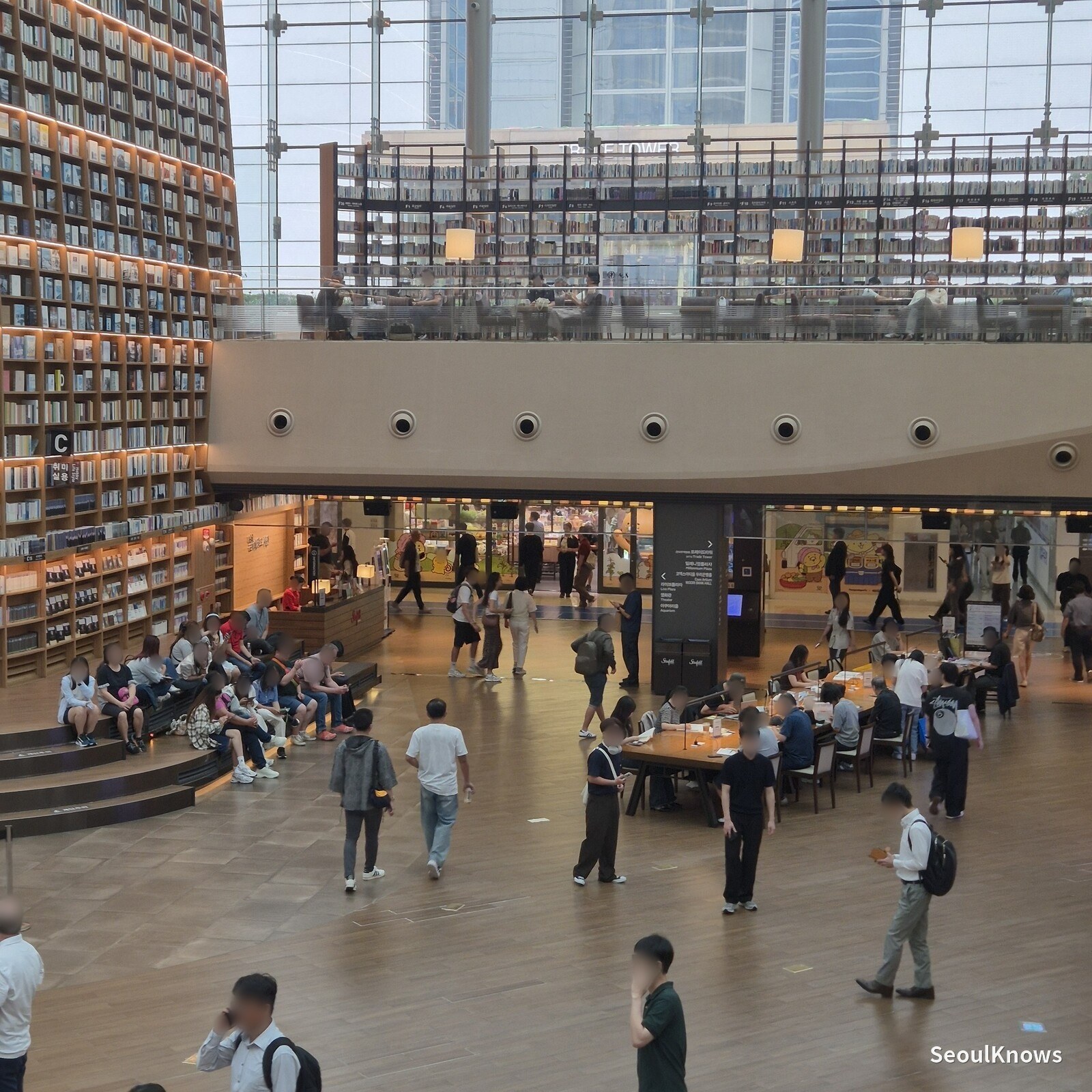 People reading at Starfield Library COEX