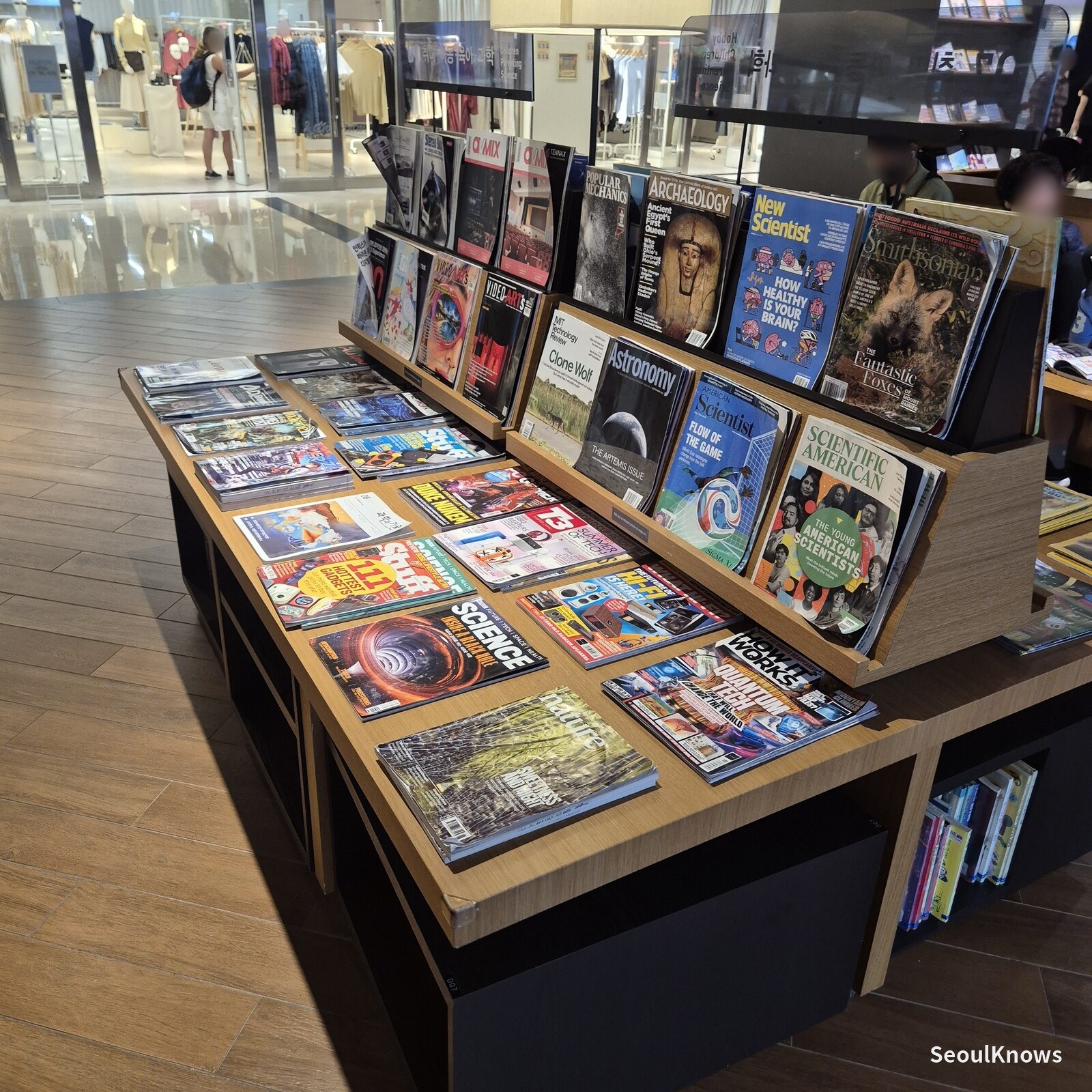 Foreign magazine table at Starfield Library COEX with Nature, Science, Stuff and T3
