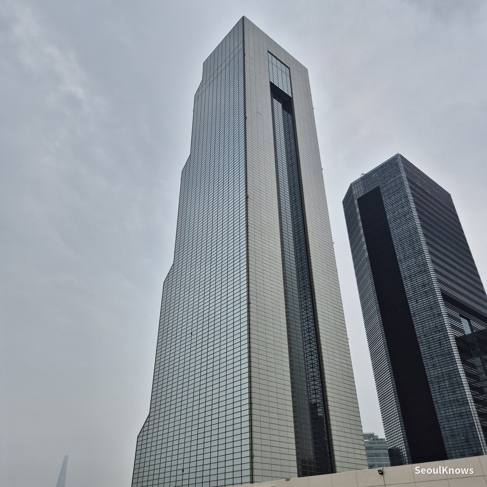Towers above COEX in Samseong-dong Seoul