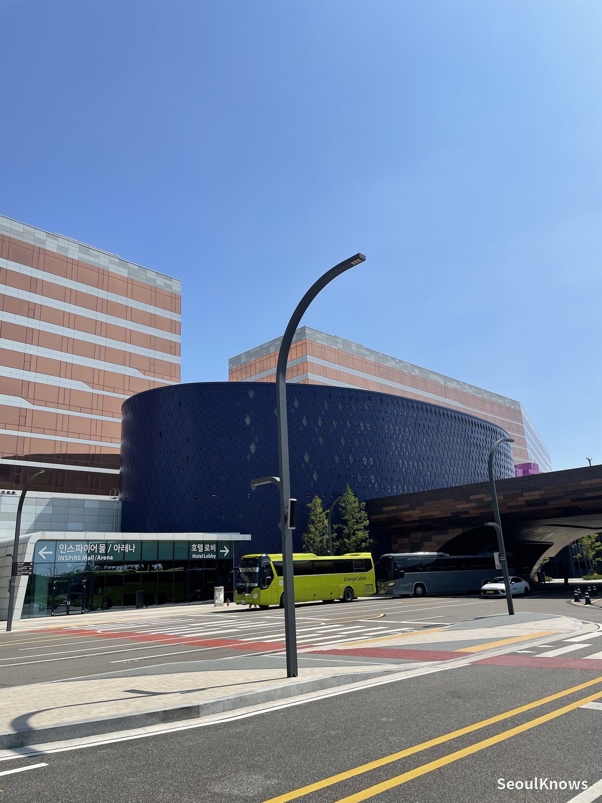Access road and bus stop at Inspire Resort Incheon