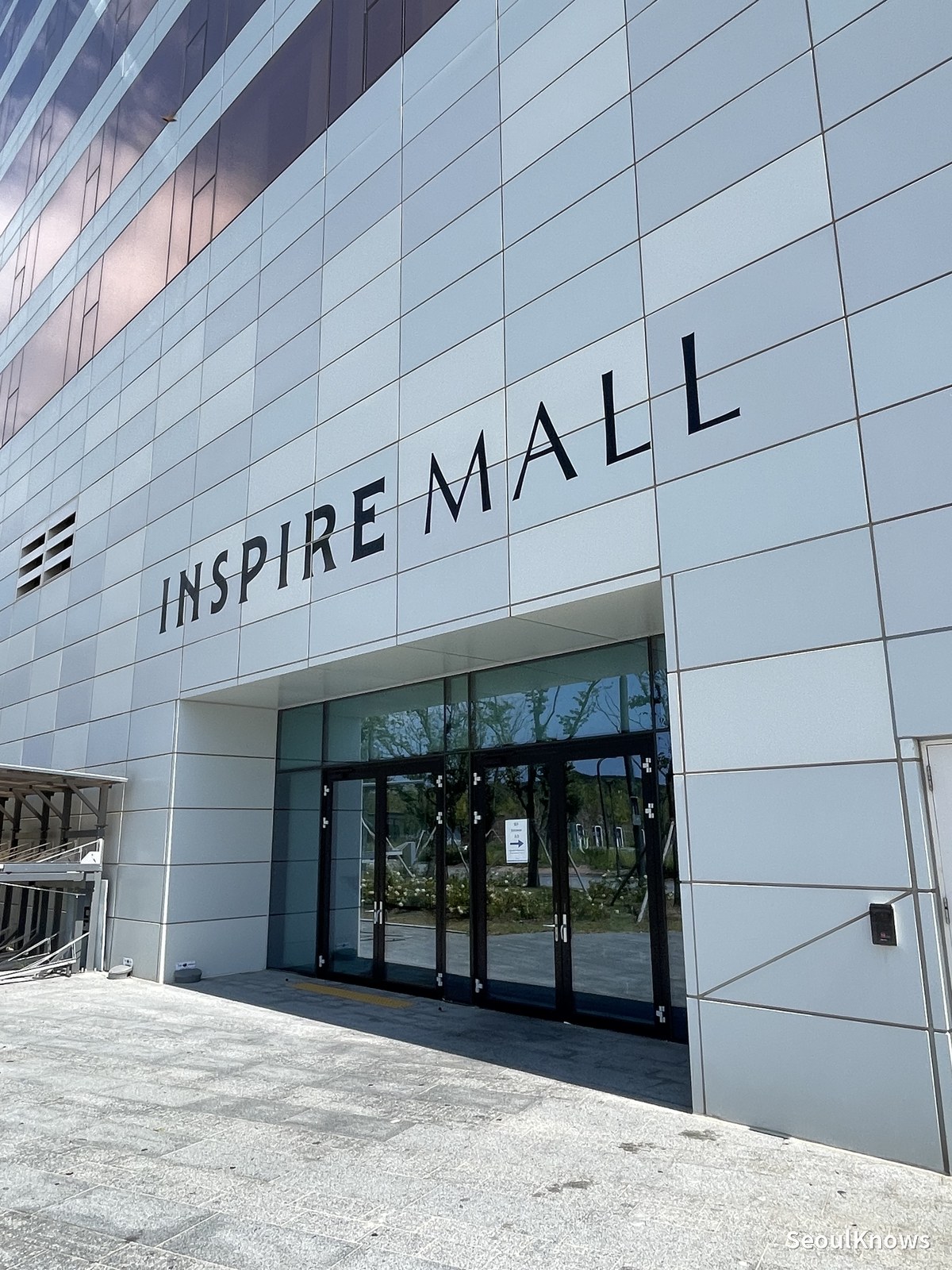 INSPIRE MALL entrance sign